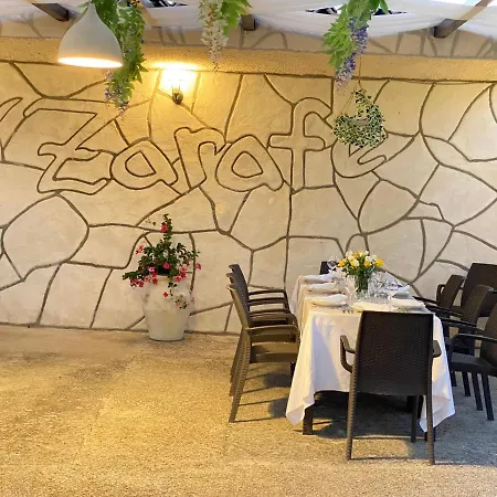 Le Zarafe Фермерский дом *